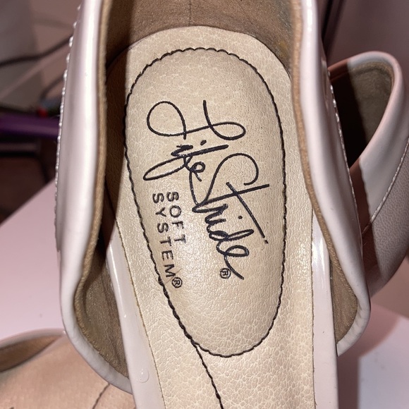 Pre-loved Life Stride Soft System Bone Kitten Heels - Picture 2 of 8